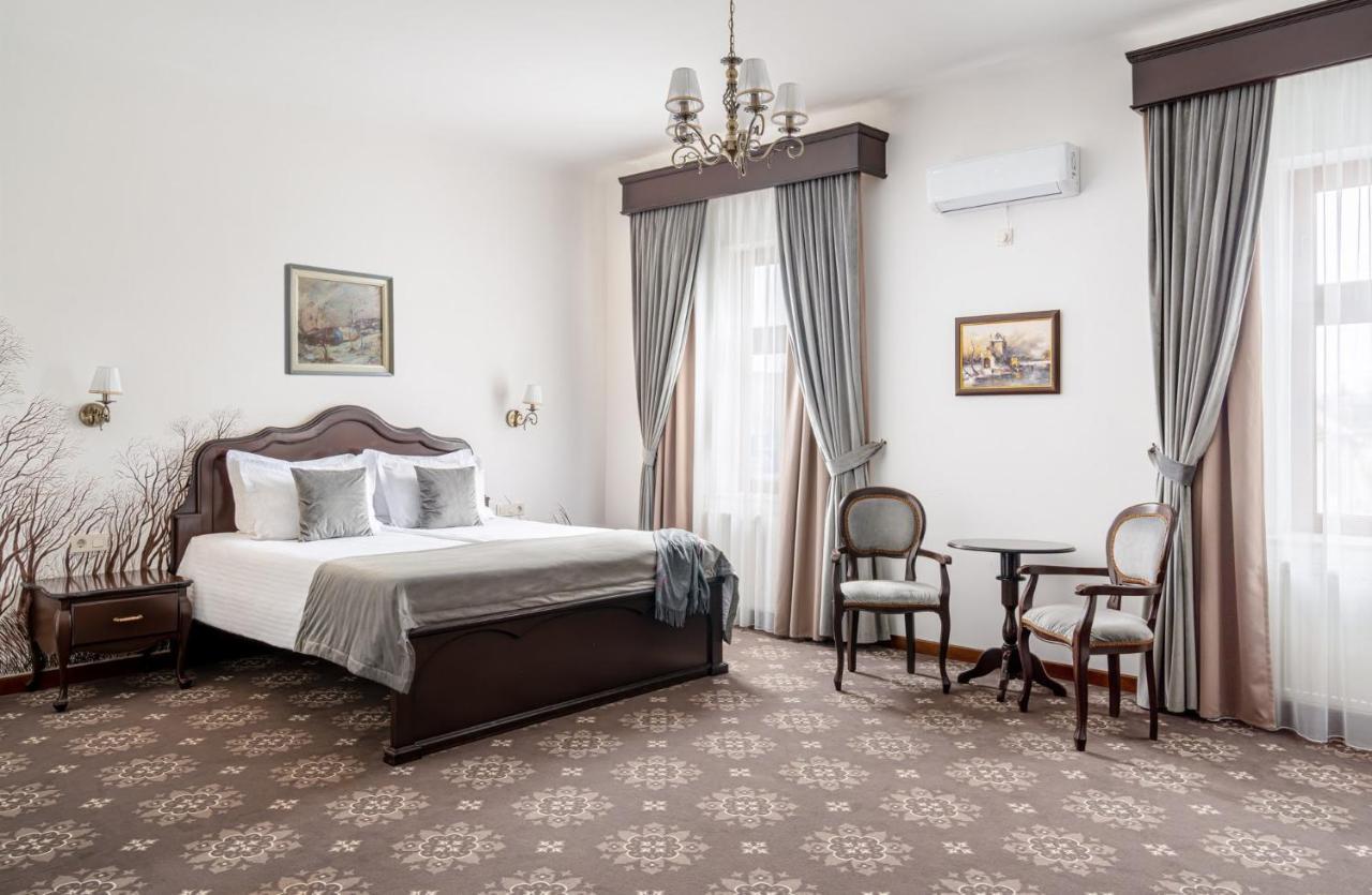 Hotel Leul De Aur Sebeş エクステリア 写真